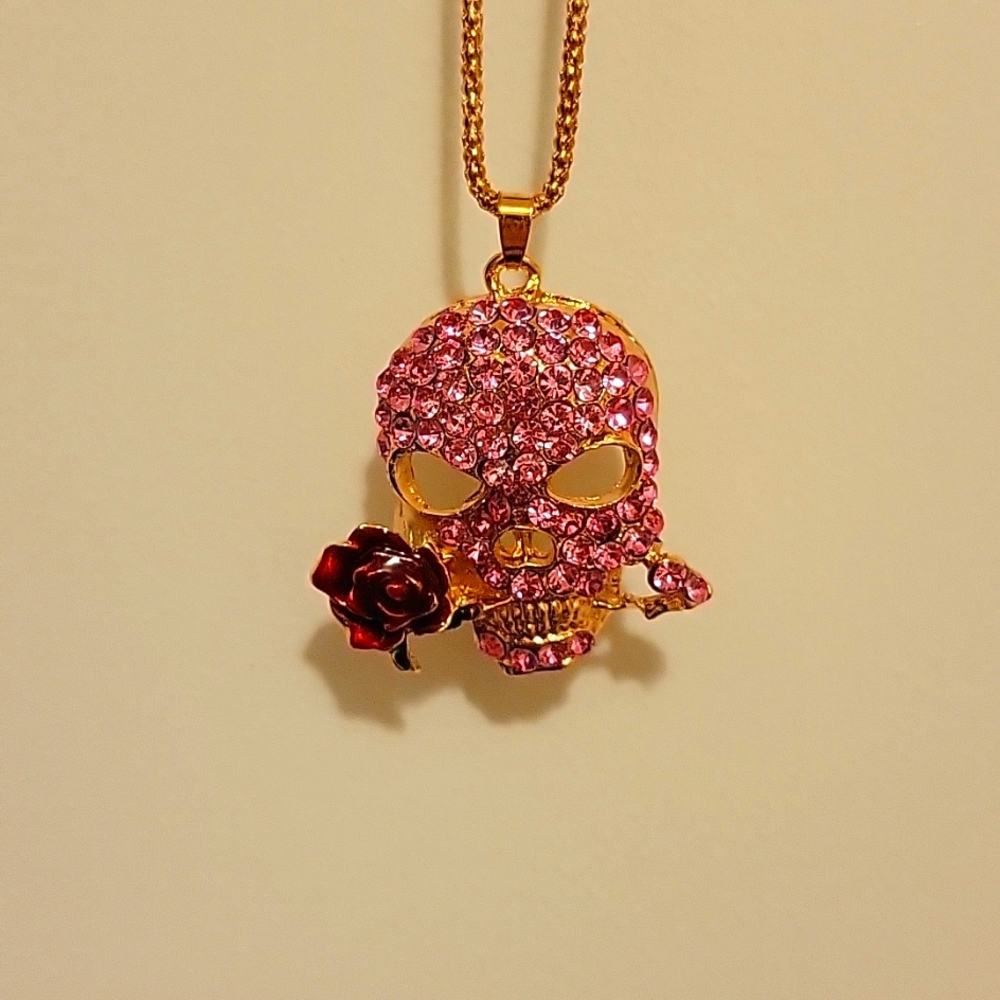Betsy Johnson skull pendant